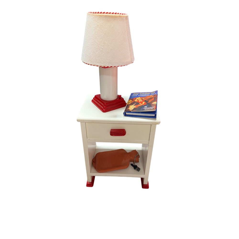 Pleasant Company Molly vtg American Girl Nighttime Necessities Lamp Nightstand